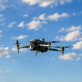 V Česku má oprávnění řídit dron přes 92 tisíc lidí. Stát chystá pravidla, kdo smí drony nad elektrárnami zneškodnit